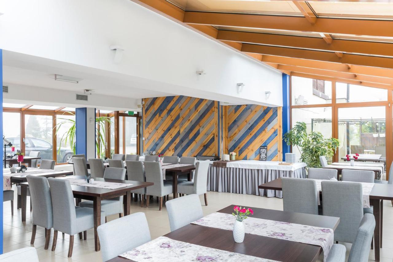Noce i Dnie Hotel Postołowo Eksteriør billede
